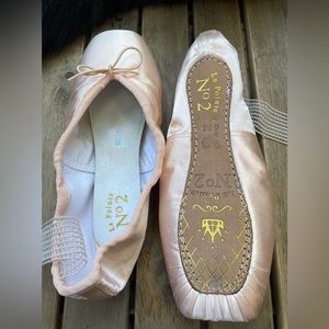 La Pointe ballet shoes 6M